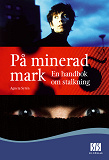 Omslagsbild för På minerad mark: en handbok om stalkning