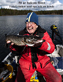 Omslagsbild för 50 år bakom flötet - Fiskekrönikor med tips och ett leende